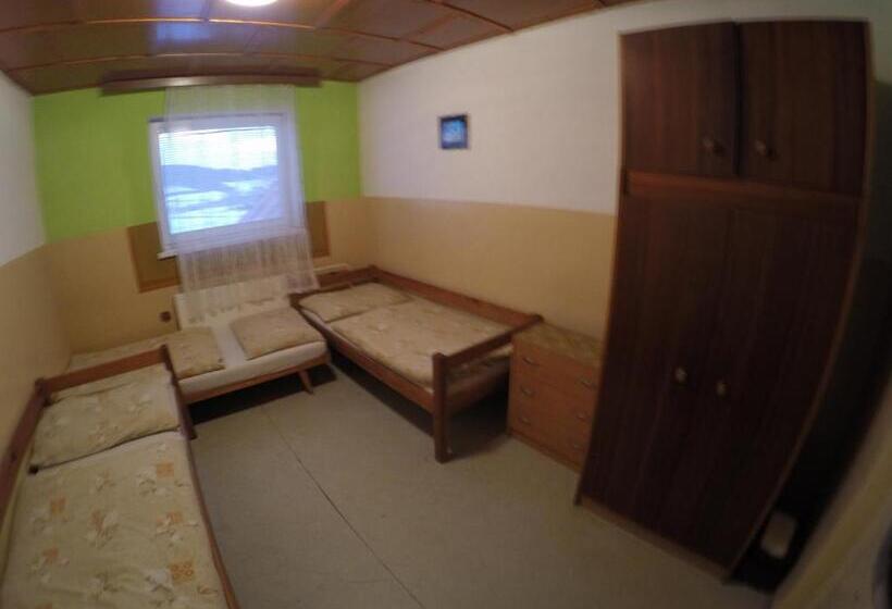 Номер Стандарт Трехместный, Turistika Ubytovňa Sivá Brada