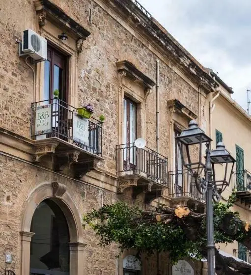 اتاق لوکس با بالکن و چشم‌انداز دریا, The Palace B&b And Apartments