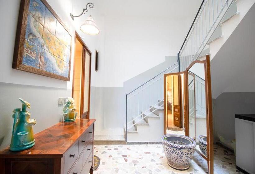 Номер Deluxe с Балконом, The Palace B&b And Apartments