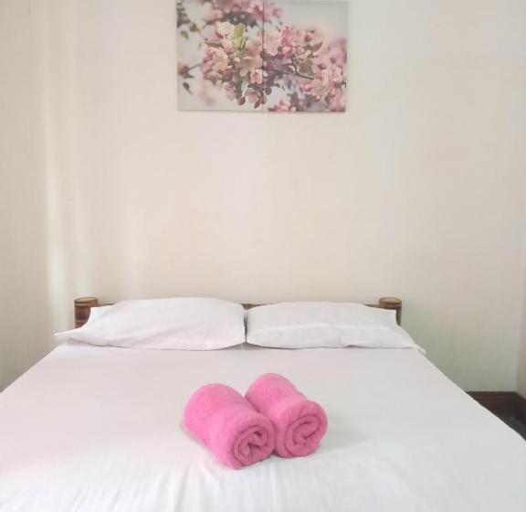 Deluxe Rum, Walkerz Inn