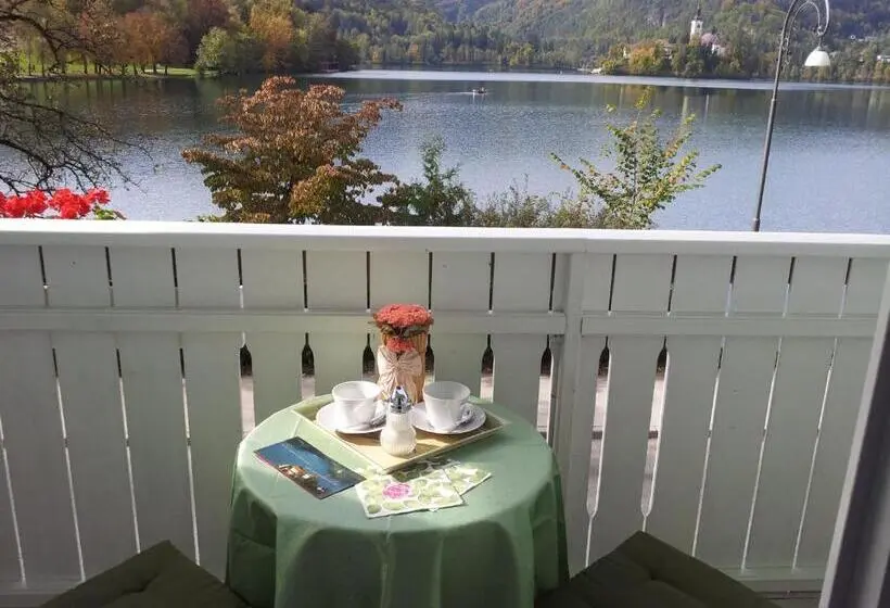 اتاق استاندارد با چشم‌انداز دریاچه, B&b Pletna A Double Lake View Room
