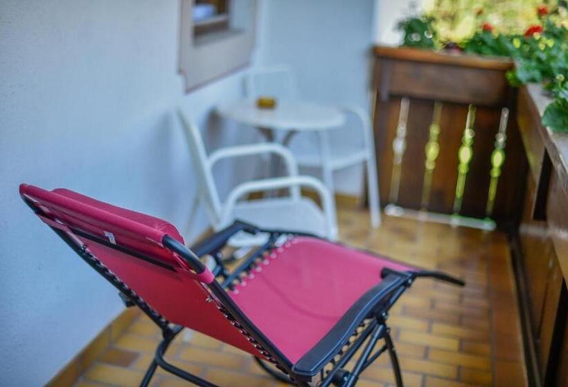 标准单人间, Garni Stübele