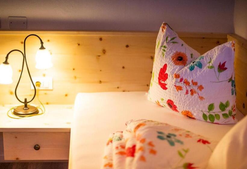 标准单人间, Garni Stübele