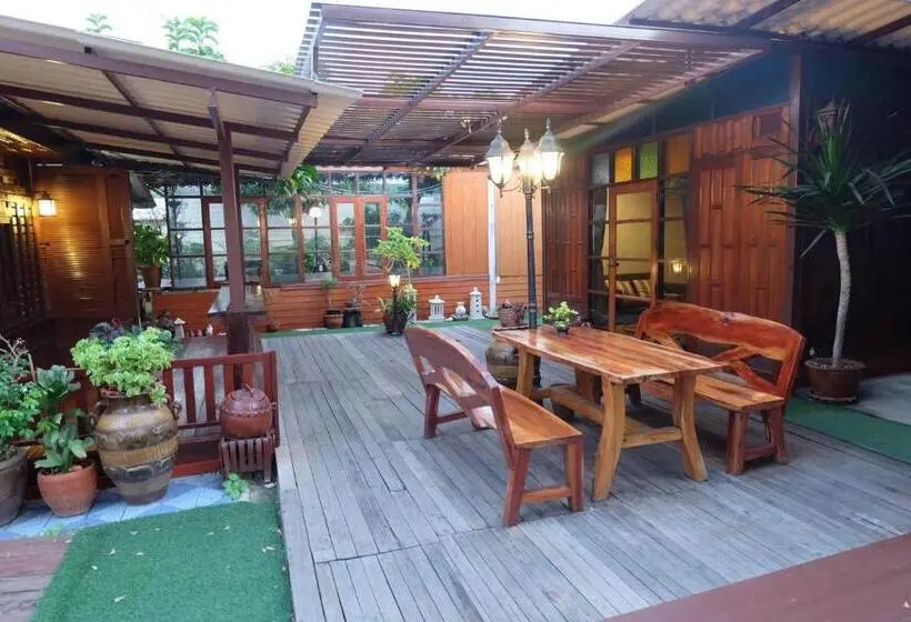 اتاق استاندارد سه نفره, Binlar Guesthouse