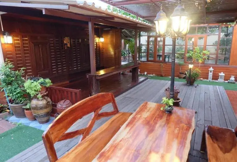 اتاق استاندارد سه نفره, Binlar Guesthouse