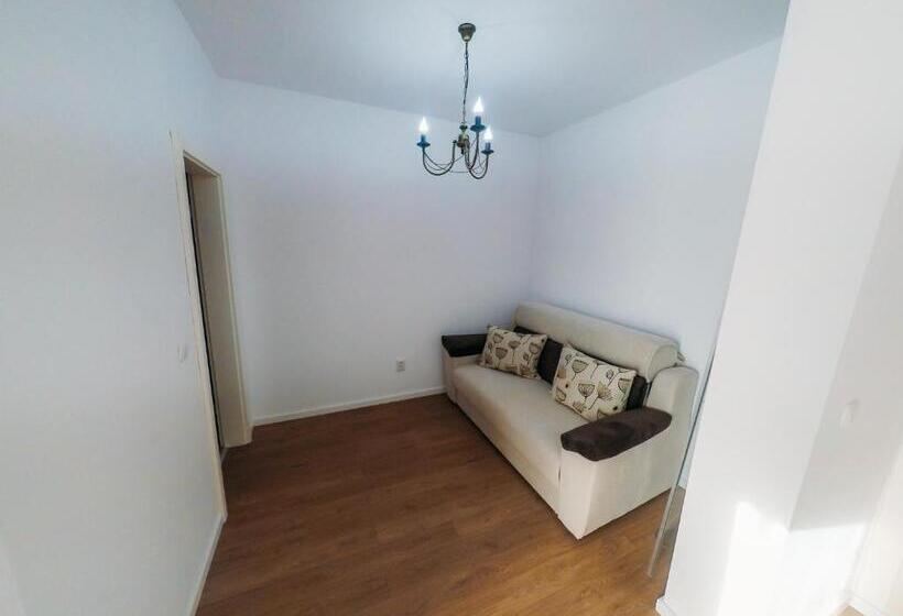 חדר משפחתי, Casa Mindru