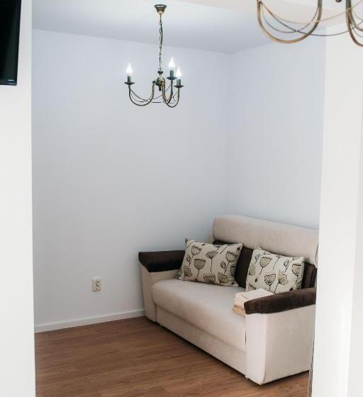 חדר משפחתי, Casa Mindru