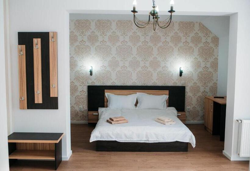 חדר משפחתי, Casa Mindru