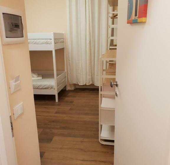 غرفة عائلية, Glam Resort G H O S T E L