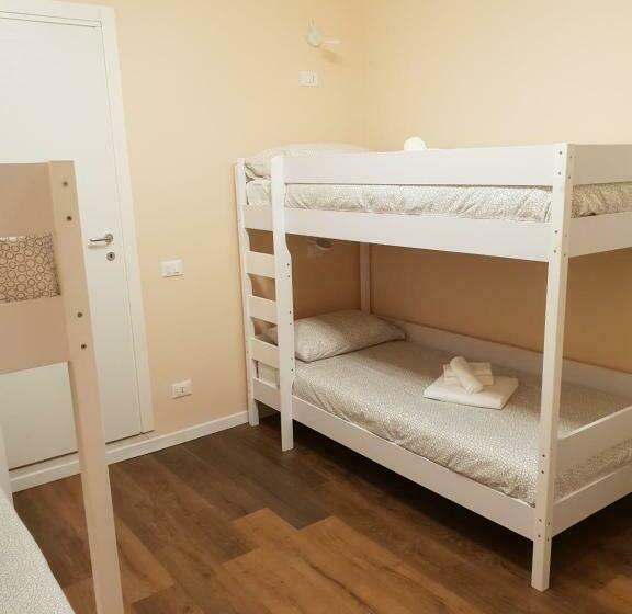 غرفة عائلية, Glam Resort G H O S T E L