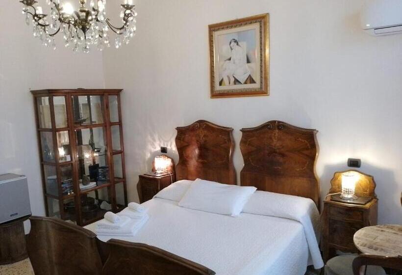 غرفة ديلوكس رباعية, Glam Resort G H O S T E L