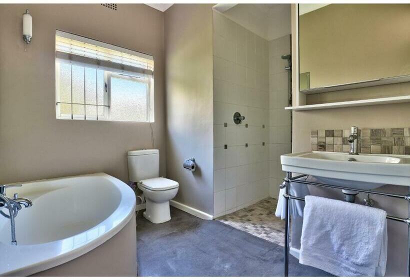 キングサイズベッドのデラックスルーム, The Good Host