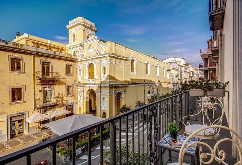 バルコニー付きスタンダードルーム, Sorrento Square Suites