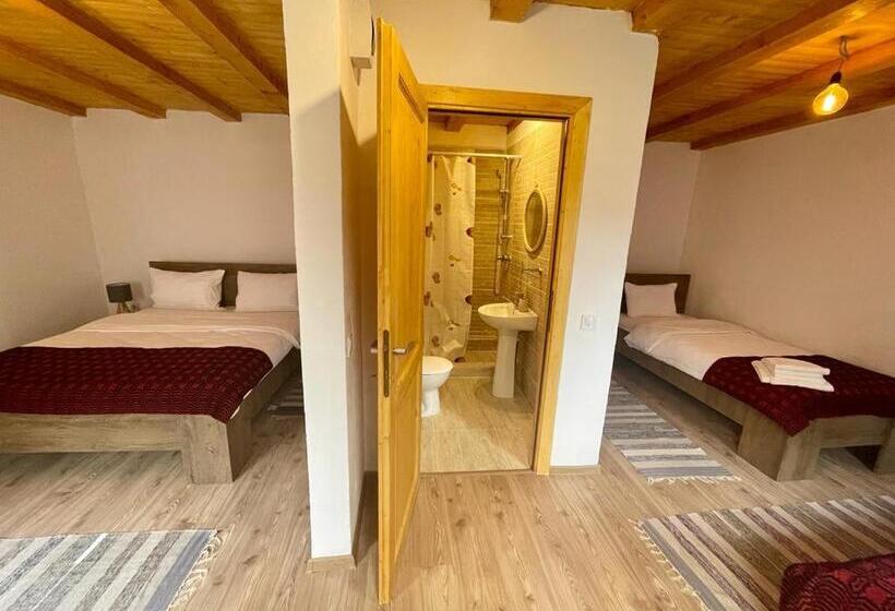 家庭间, Casa De Vacanta Family & Friends