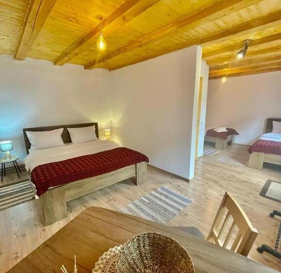 家庭间, Casa De Vacanta Family & Friends