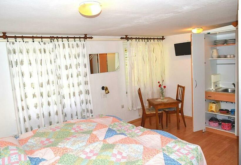 استودیوی استاندارد, Sobe černilogar