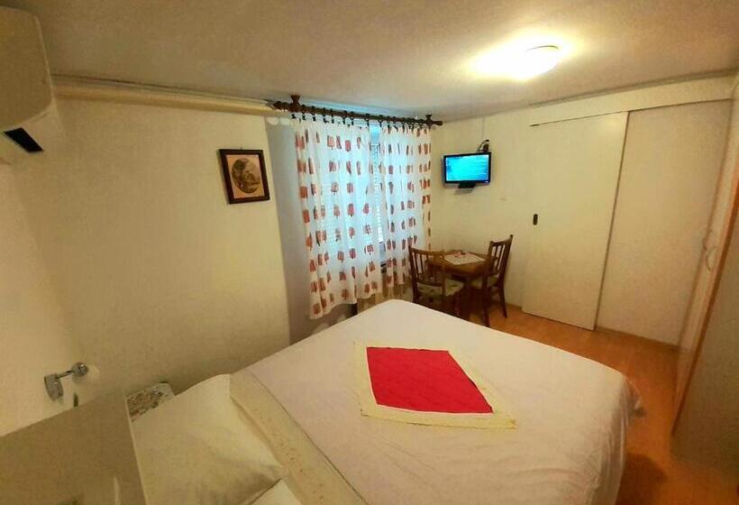 اتاق استاندارد با چشم‌انداز باغ, Sobe černilogar