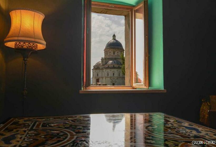 سوییت اجرایی, Torre Caetani  Night In A Medieval Tower