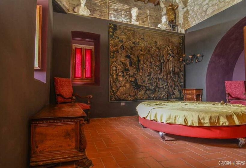 سوییت اجرایی, Torre Caetani  Night In A Medieval Tower