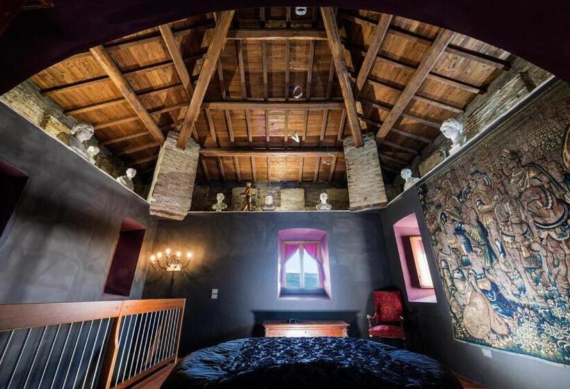 سوییت اجرایی, Torre Caetani  Night In A Medieval Tower