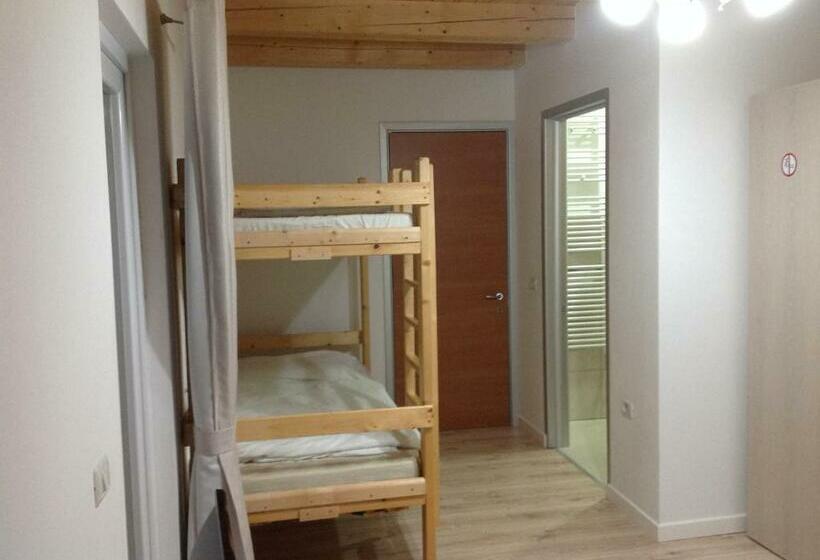 4인용 스탠다드 룸, Pensiunea Alexandra Livia