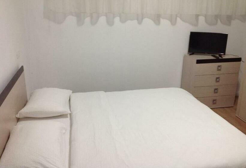 4인용 스탠다드 룸, Pensiunea Alexandra Livia