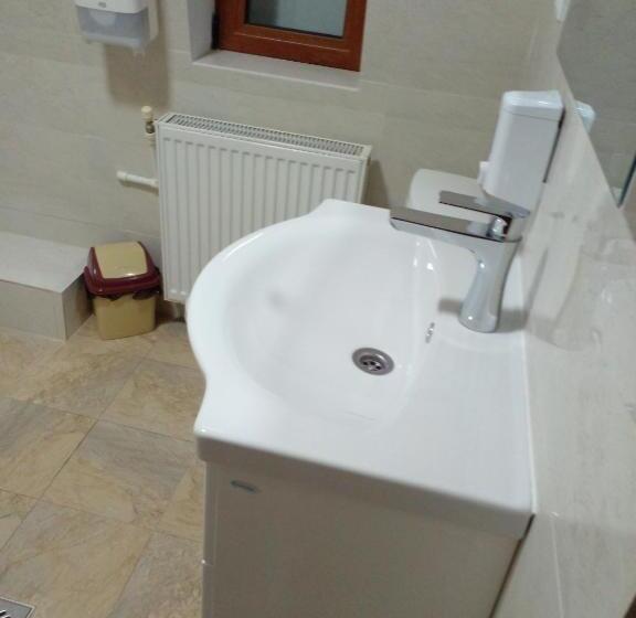 标准三人间, Pensiunea Duet