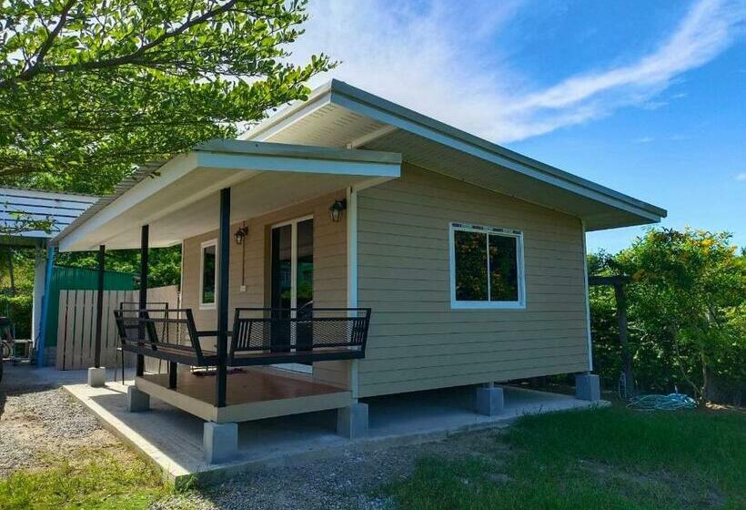 패밀리 방갈로, บ้านในสวนรีสอร์ทbannnaisuan Resort