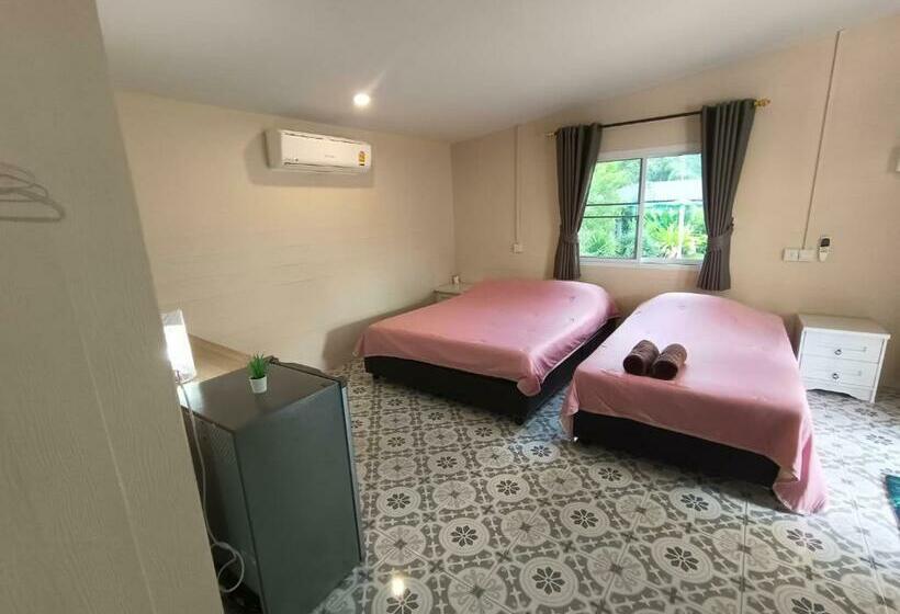 패밀리 방갈로, บ้านในสวนรีสอร์ทbannnaisuan Resort