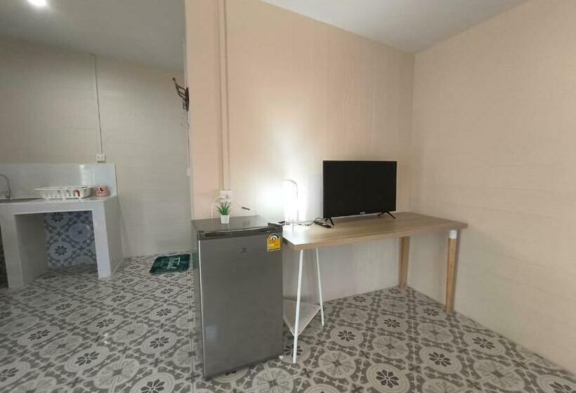 패밀리 방갈로, บ้านในสวนรีสอร์ทbannnaisuan Resort