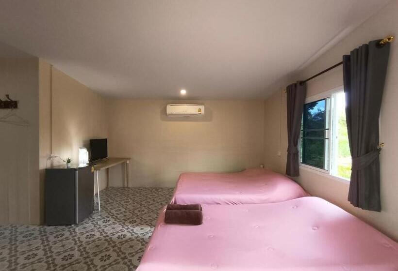 패밀리 방갈로, บ้านในสวนรีสอร์ทbannnaisuan Resort