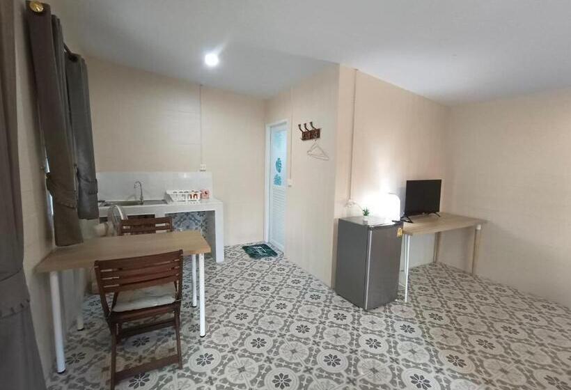 패밀리 방갈로, บ้านในสวนรีสอร์ทbannnaisuan Resort