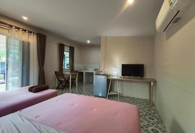 패밀리 방갈로, บ้านในสวนรีสอร์ทbannnaisuan Resort