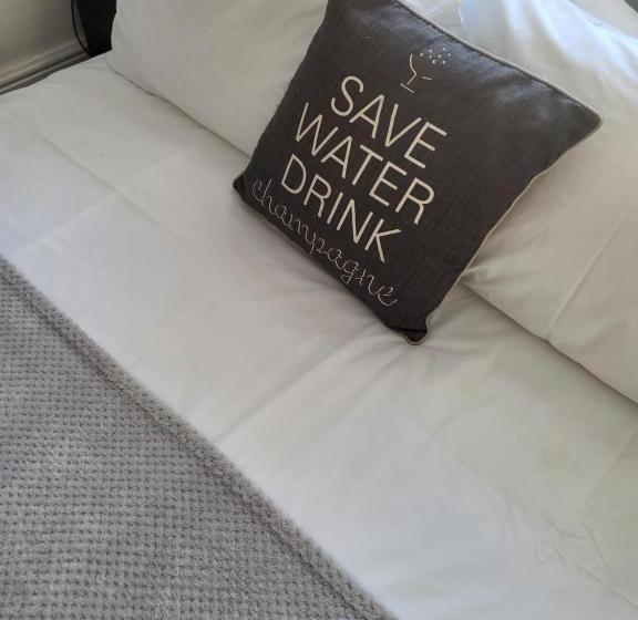 패밀리 스튜디오, 140 Bond