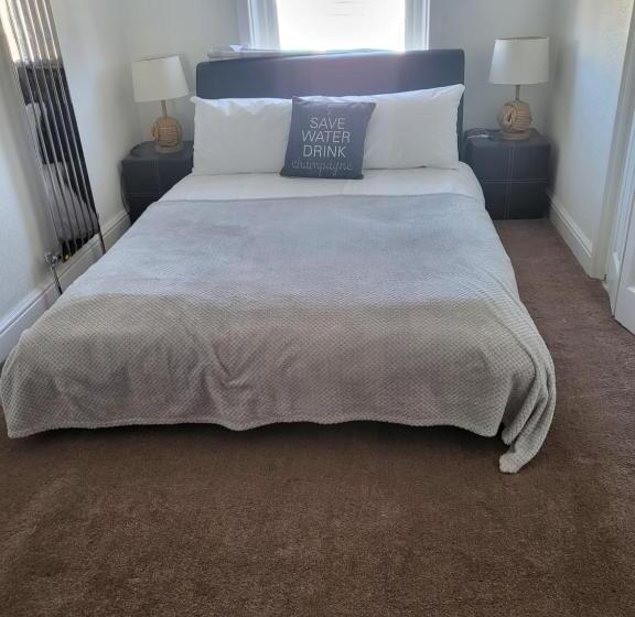 패밀리 스튜디오, 140 Bond