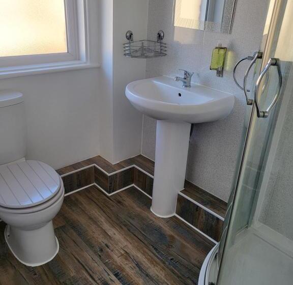 패밀리 스튜디오, 140 Bond