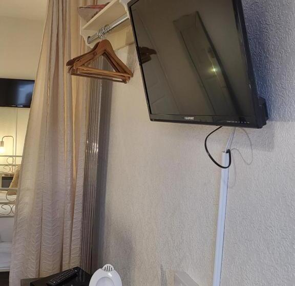 수피리어 룸, 140 Bond