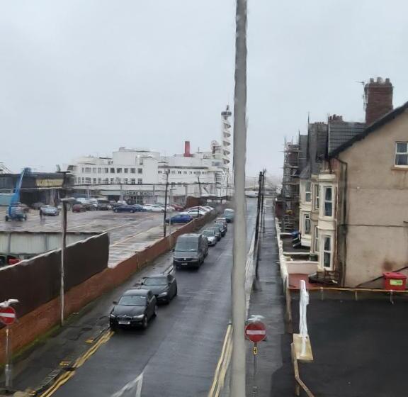 수피리어 룸, 140 Bond