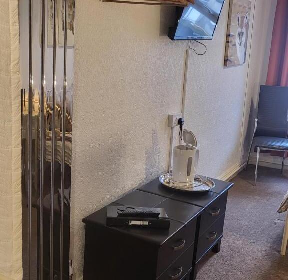 수피리어 룸, 140 Bond