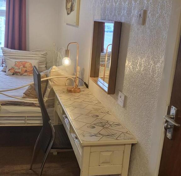 침실 3개 아파트, 140 Bond