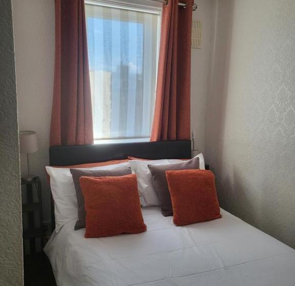 침실 3개 아파트, 140 Bond