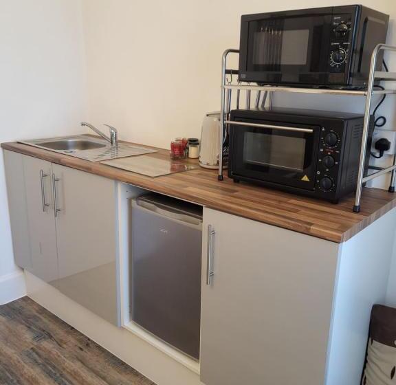 패밀리 스튜디오, 140 Bond