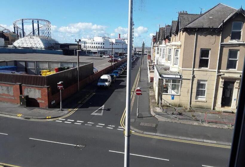 침실 3개 아파트, 140 Bond