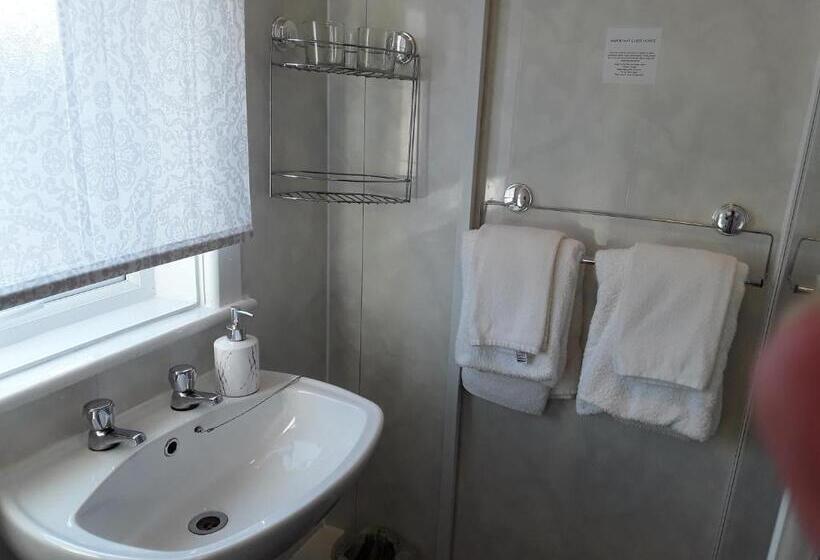 침실 3개 아파트, 140 Bond