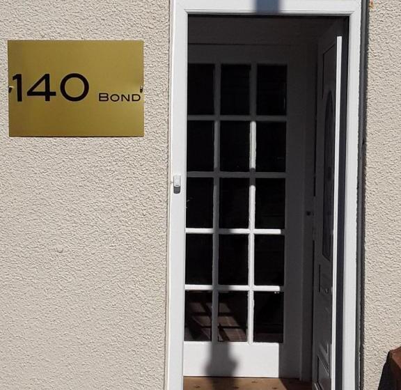 침실 3개 아파트, 140 Bond