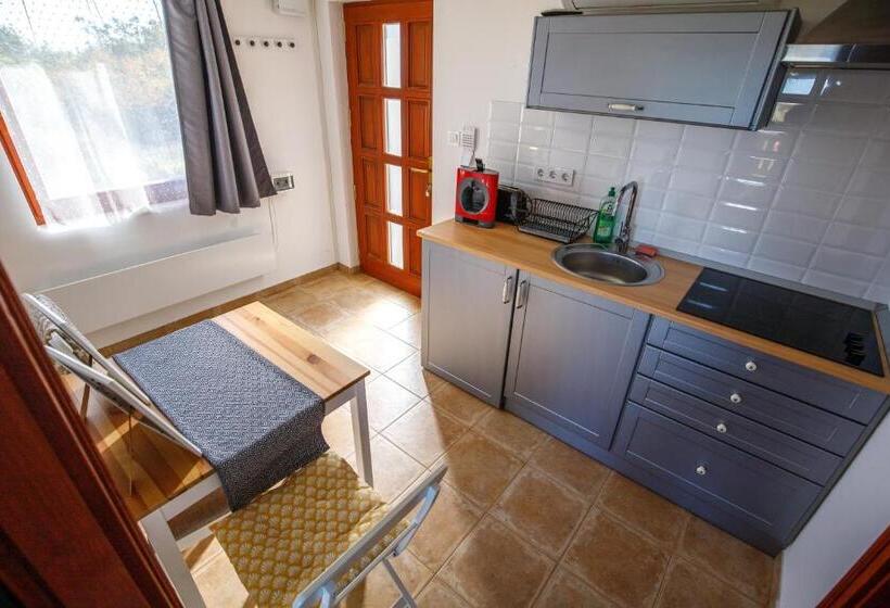 家庭间, Borárium Vendégházak Zen Gő Ház