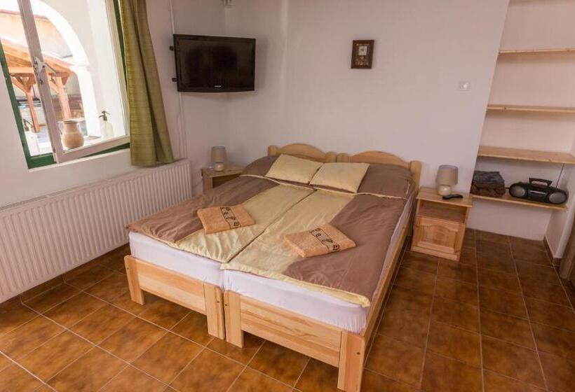 スイート, Gádoros Vendégház