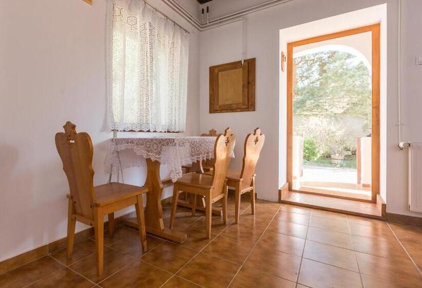 スイート, Gádoros Vendégház