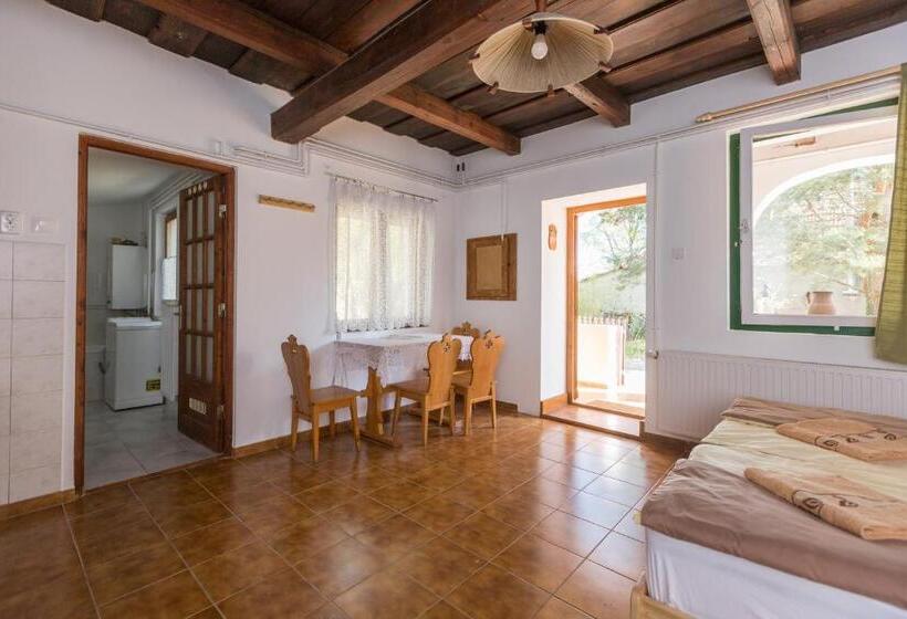 スイート, Gádoros Vendégház