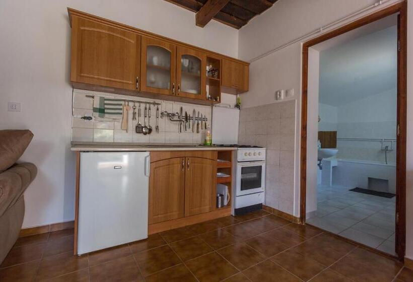 スイート, Gádoros Vendégház